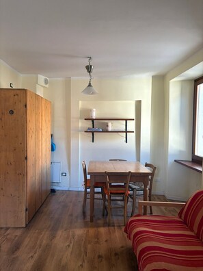 Dining - Apartment 'Margherita' with Mountain View, Balcony and Wi-Fi (Tenno)