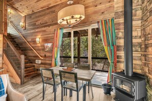 Interior - The Front Porch| Mountain Retreat, Starry Nights (Orderville)