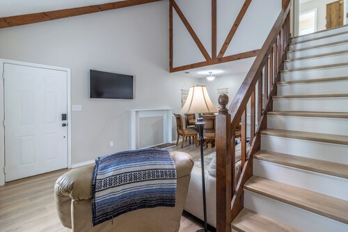 Pet-Friendly 2BR Townhome, Easy I-75 Access, seconds from Target.