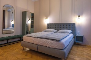 3 makuuhuonetta, silitysrauta/-lauta, vauvan matkasänky, internet