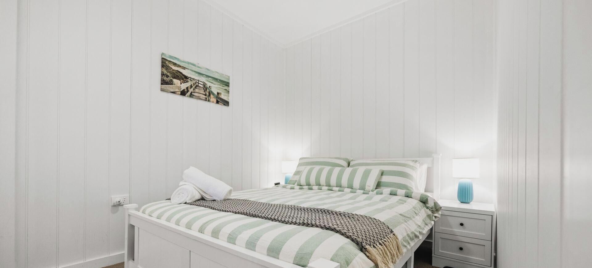 Bureau, fer et planche à repasser, lit parapluie, Wi-Fi gratuit