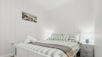 Bureau, fer et planche à repasser, lit parapluie, Wi-Fi gratuit