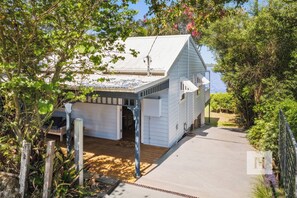 Exterior - Lakeview Retreat on Panorama (Charmhaven)