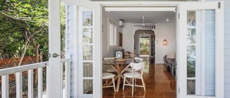 屋外ダイニングエリア