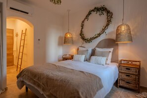 4 bedrooms, in-room safe, desk, iron/ironing board - Villa Juliette (Grimaud)