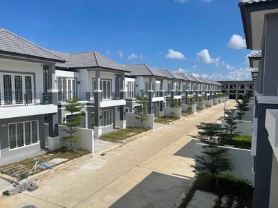 Modern 3BR Villa with Balcony in Quiet Area