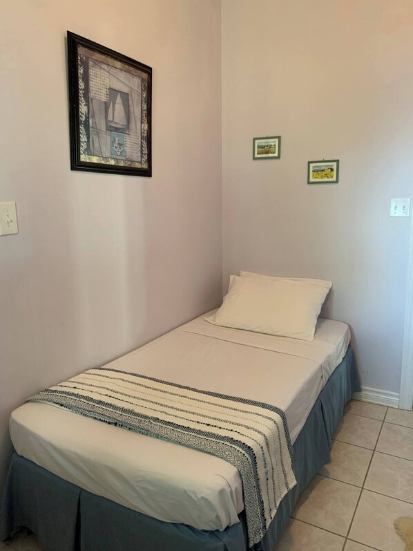 2 bedrooms - Room-guest Suite With Private Heated ind (Rideau Lakes)