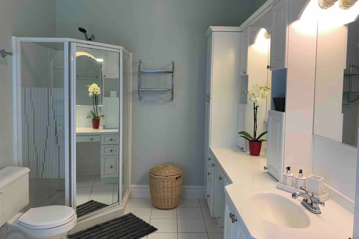 Camera, 2 camere da letto, piscina privata, vista giardino | Bagno