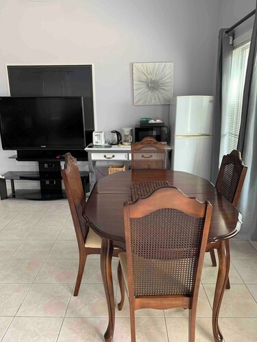 Room-guest Suite With Private Heated ind