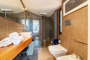Shower, hair dryer, bidet - Ibernesi - FromHometoRome (Roma)