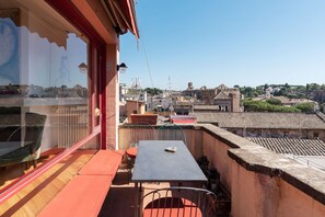Outdoor dining - Ibernesi - FromHometoRome (Roma)