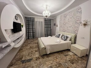 2 bedrooms, iron/ironing board, WiFi, bed sheets - Apartment located Mestre center, good connection to Venice&Airport (Venezia)