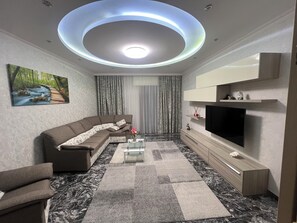 TV - Apartment located Mestre center, good connection to Venice&Airport (Venezia)