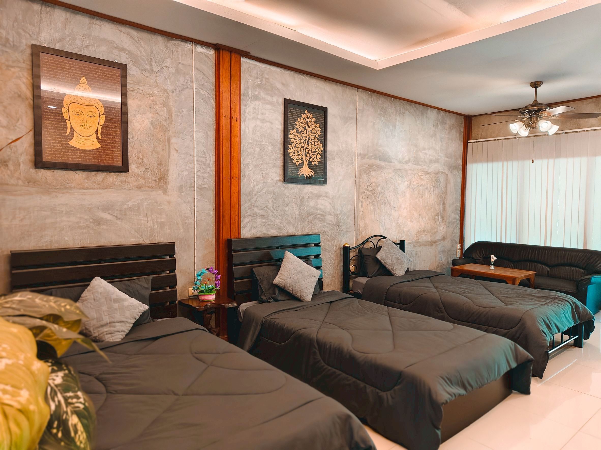 Camera tripla, vista giardino | Una scrivania, postazione laptop, Wi-Fi gratuito