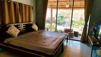 Escritorio, espacio para trabajar con laptop y wifi gratis