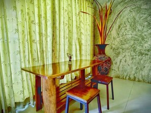 Kamer, uitzicht op heuvels | Interieur