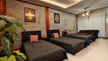 Escritorio, espacio para trabajar con laptop y wifi gratis