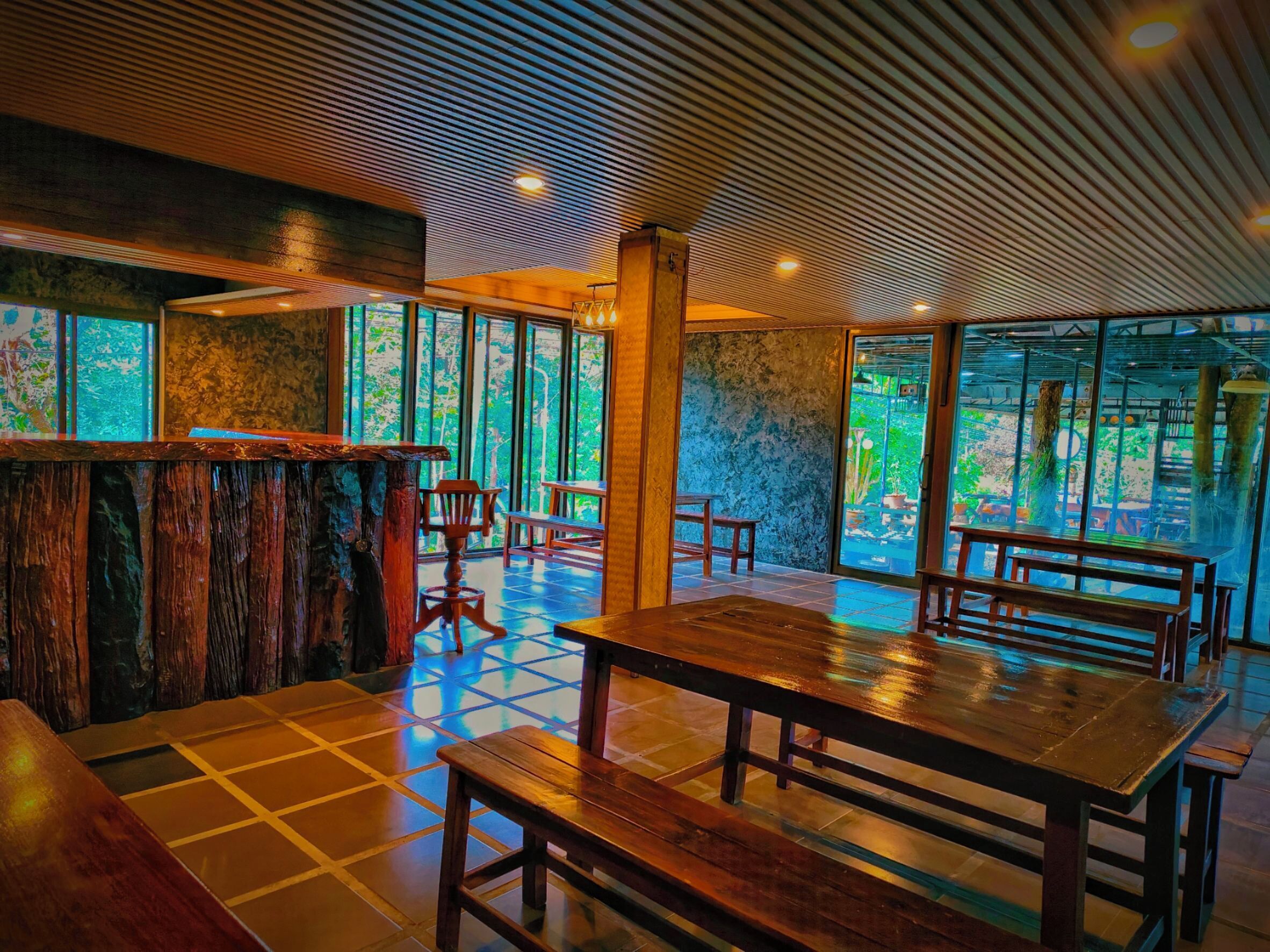 บริการอาหารกลางวัน อาหารเย็น, อาหารไทย, วิวสวน