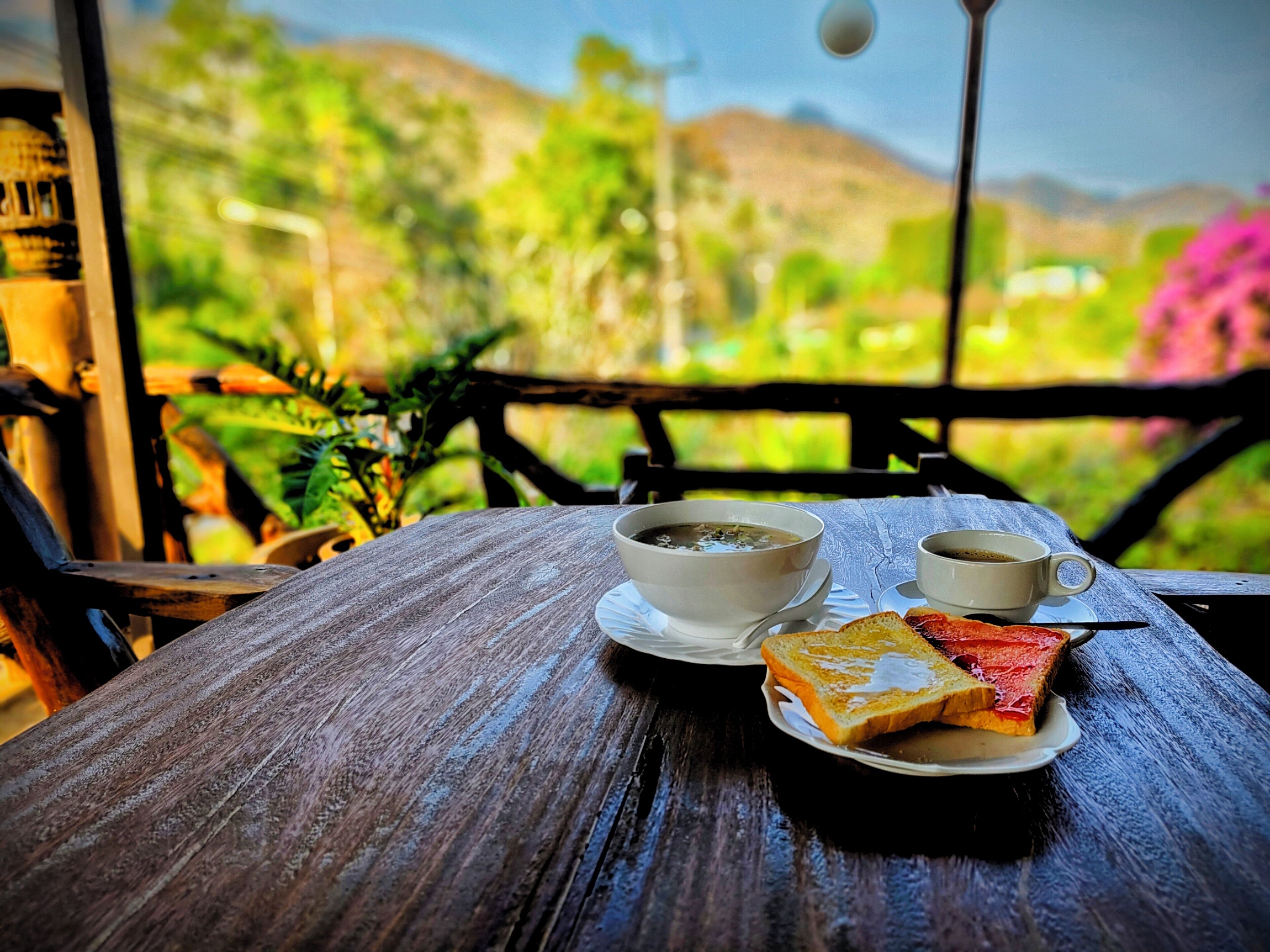 บริการอาหารกลางวัน อาหารเย็น, อาหารไทย, วิวสวน