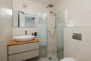 Handtücher, Seife, Toilettenpapier
