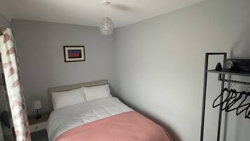 4 bedrooms, iron/ironing board, free WiFi, bed sheets