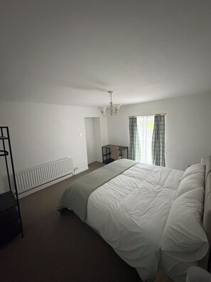 4 bedrooms, iron/ironing board, free WiFi, bed sheets