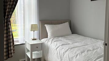 4 slaapkamers, een strijkplank/strijkijzer, gratis wifi, beddengoed