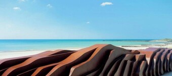 Spacious Seafront Apartment, Garden & Free Parking