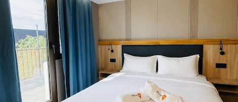 Comfort Double Room | In-room safe, desk, blackout drapes, free WiFi