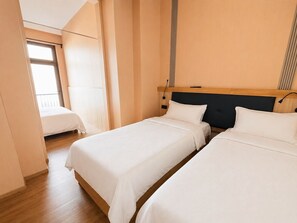 Family Quadruple Room - Mooncity Hotel & Boardinghouse  (Düsseldorf)