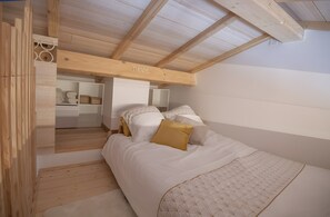 Iron/ironing board, WiFi, bed sheets - Studio "Maya" with Private Terrace, Shared Garden, and Wi-Fi (Le Puy-Sainte-Réparade)