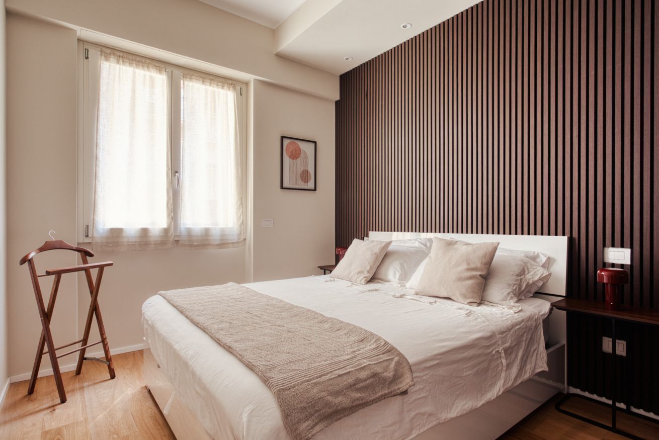 1 chambre, fer et planche à repasser