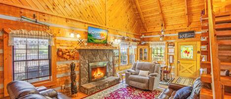 Televisión, chimenea y oficina