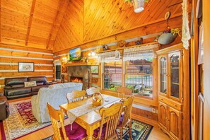 Fernseher, Kamin, Arbeitsbereiche