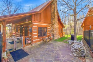 Exterior - Cabin Hideaway, Sleep 8, Hot Tub & Near National Park (Sevierville)