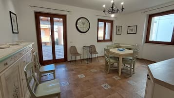 Smart TV 30 pollici con canali digitali, pavimenti riscaldati
