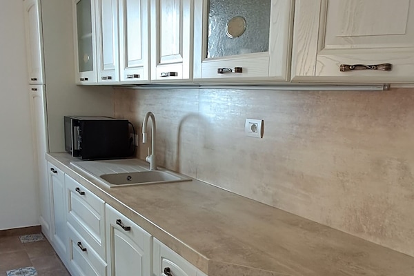 30-inch Smart TV with digital channels, heated floors