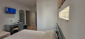 Chambre Standard Double ou avec lits jumeaux | Bureau, Wi-Fi gratuit