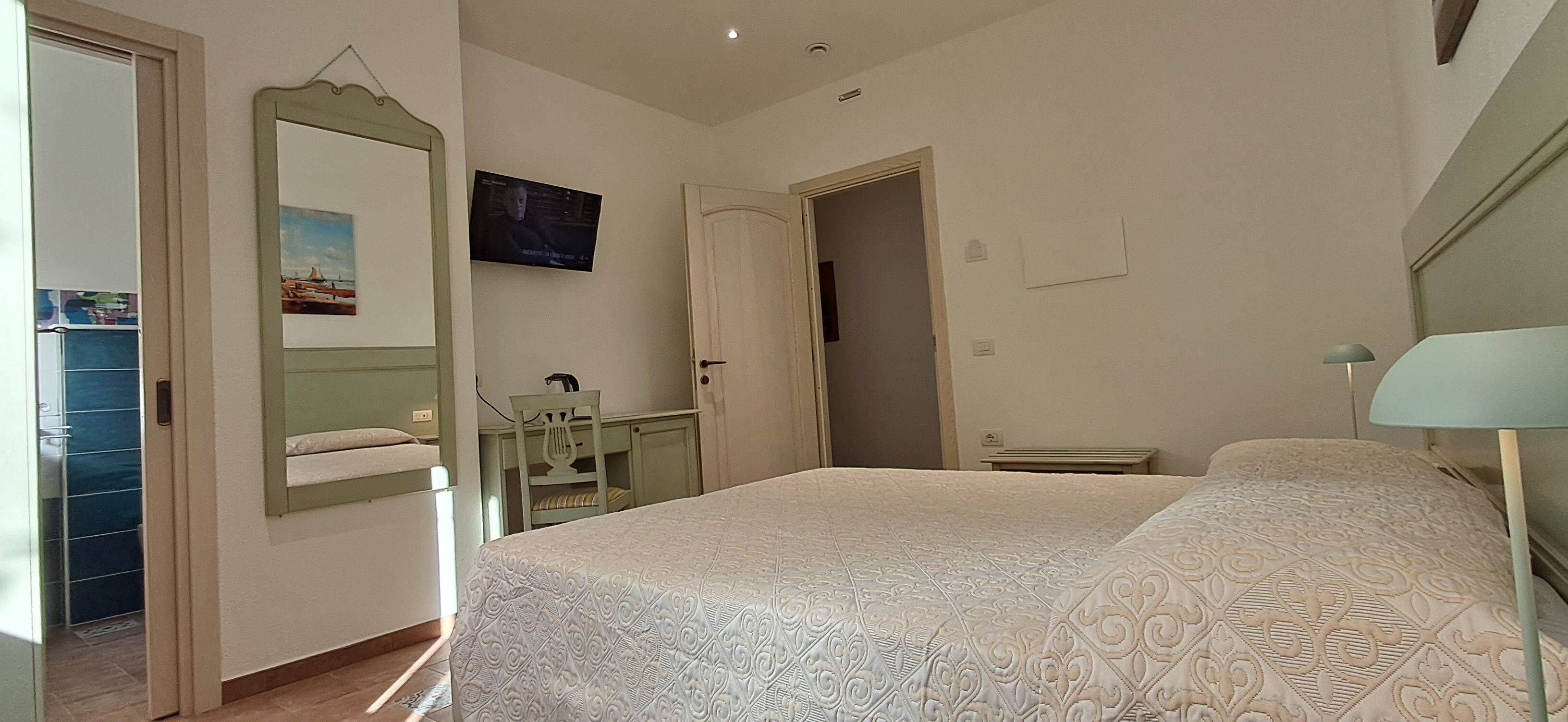 Camera Standard con letto matrimoniale o 2 letti singoli | Minibar, una scrivania, postazione laptop, Wi-Fi gratuito