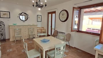 30-Zoll-Smart-TV mit Digitalempfang, Fußbodenheizung