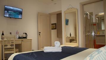 Comfort Room, 1 Bedroom, Ensuite, Courtyard View | Individually furnished, desk, laptop workspace, soundproofing