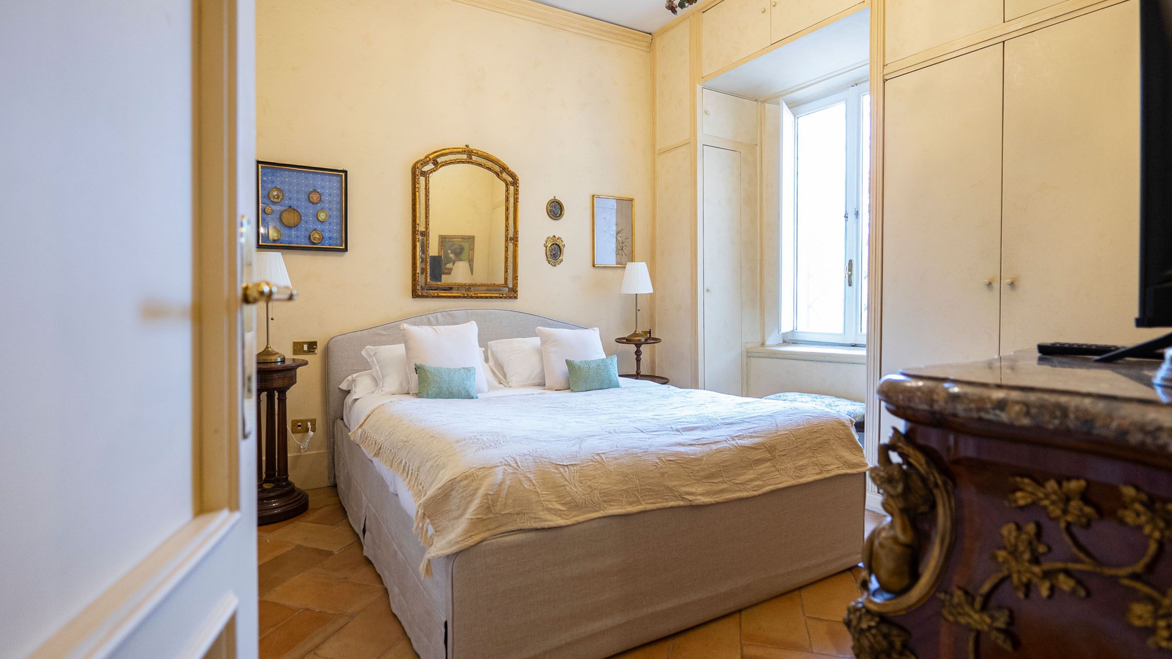 Apartment, City View | Iron/ironing board