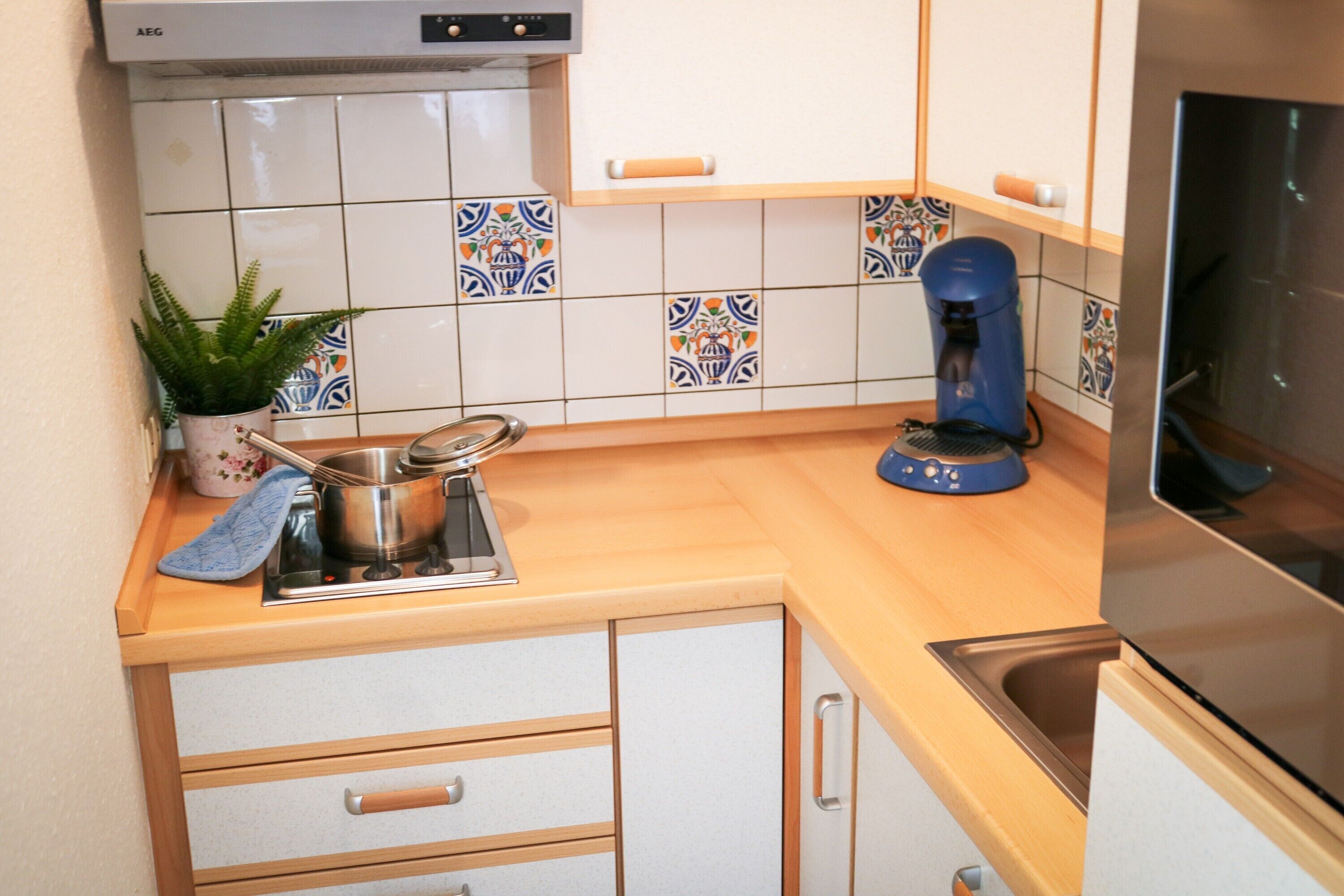 Frigorifero, forno, piano cottura, macchina per tè/caffè