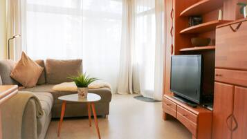 Télévision, table de tennis de table