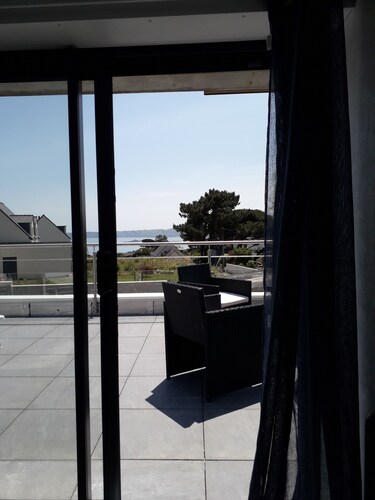 Revisited fisherman's cottage with sea view and garden on the outskirts of Bréhat