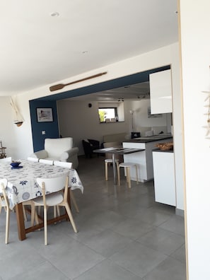 Dining - Revisited fisherman's cottage with sea view and garden on the outskirts of Bréhat (Ploubazlanec)