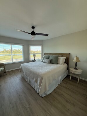 2 bedrooms, WiFi, bed sheets - 6 minutes to Beach, Peaceful 1st floor 2-bed in sunny St.Pete, Golf course views (St. Petersburg)