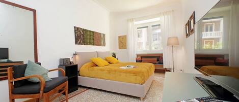 3 chambres, bureau, fer et planche à repasser