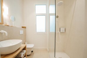A modern bathroom with a large oval sink, a toilet, and a glass-enclosed shower. - EMBLEMATICO F24 ONLY ADULTS B&B (Santa Cruz de Tenerife)