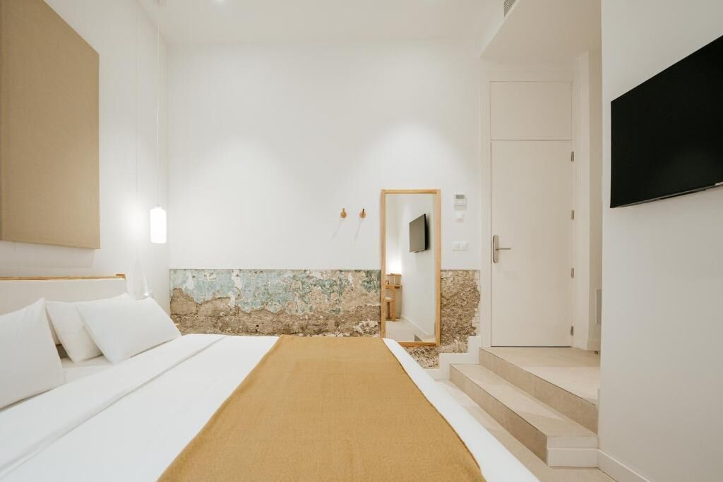 In-room safe, desk, soundproofing, iron/ironing board